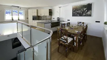 Expose Einfamilienhaus mit Einliegerwohnung 886/1114
