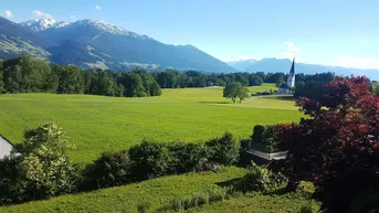Expose Großzügiges Grundstück in schöner Aussichtslage mit Altbestand