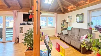 Expose Großzügige 2-Zimmer-Dachgeschosswohnung