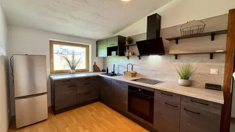 Expose Moderne Möblierte 110 m² Dachgeschosswohnung