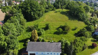 Expose Traumhaftes Grundstück mit atemberaubendem Fernblick und charmanten Einfamilienhaus