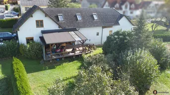 Expose Ollersdorf: Schöner Dreikanthof mit zwei Wohneinheiten und tollen Grund