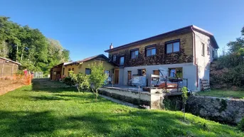 Expose Idyllisches Landhaus mit Stallungen und eigenem Bachlauf