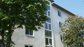 Expose Große gediegene Eigentumswohnung mit Balkon und Garage in bester Lage in 2700 Wiener Neustadt