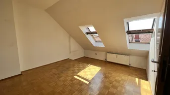 Expose Jakomini/Steyrergasse - Charmante Eigentumswohnung mit Blick auf Schlossberg - Ideal für Eigennutzer oder Anleger