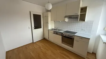 Expose ZENTRALE LAGE! 2er WG taugliche Altbau Wohnung ++Videorundgang++