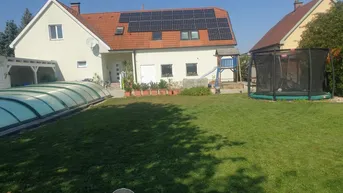 Expose "Einfamilienhaus mit großem Garten, Doppelgarage und Pool"