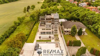 Expose "Für Botschaft, Investoren, Notar- oder Ärztezentrum Firma mit Wohnung"
