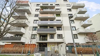 Expose "Dachgeschoss-große Terrasse- Koffer packen-einziehen-vollmöbliert"