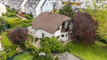 Expose "Charmantes Einfamilienhaus mit Pool, großem Garten und modernem Wohnkomfort"