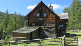 Expose „Steigerhütte“ | Sennhütte mit Almausschank ,500 Meter abzweigend von der Nockalmstraße