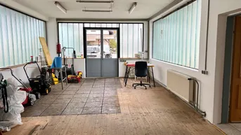 Expose Werkstatt/ Atelier mit überdachtem Parkplatz