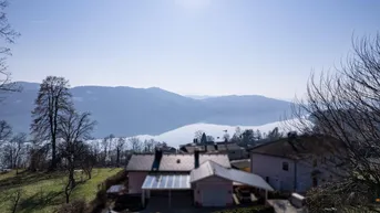 Expose Bauträger aufgepasst! Investieren in die Zukunft. Tolles Grundstück inkl. Haus mit Seeblick.