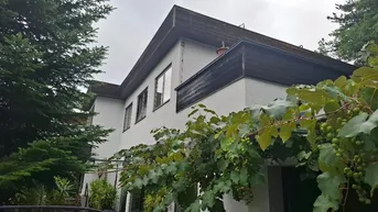 Expose Grafenbach/St. Valentin: Exklusives großes Haus mit Indoor-Schwimmhalle, vielen Terrassen und parkähnlichem Grundstück mit traumhaftem Fernblick