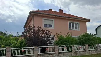 Expose Felixdorf: Wunderschönes Einfamilienhaus mit Doppelgarage auf einem großen traumhaften Grundstück