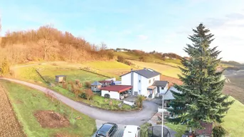 Expose Jennersdorfer Hügelland: Idyllisch gelegenes Wohnhaus in ruhiger Lage mit ca. 5.500 m² Grund ohne direkte Nachbarn