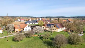 Expose Großer Vierseithof mit Nebengebäude in schöner Stadtrandlage auf rund 6.250 m² Grund