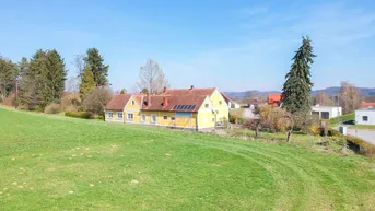 Expose Fürstenfelder Stadtrand: Großzügiges Wohnhaus mit viel Potenzial in ruhiger Wohnlage mit großem Baugrundstück