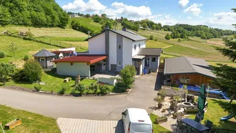 Expose Jennersdorfer Hügelland: Idyllisch gelegenes Wohnhaus in ruhiger Lage mit ca. 5.500 m² Grund ohne direkte Nachbarn