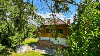 Expose Kuscheliges Landhaus mit Pool und Panoramablick!