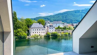 Expose Gmunden: Maritimer Luxus - Penthouse mit Bootshaus en suite.
