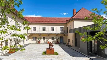 Expose Land &amp; Gut: Arrondierte Allein- &amp; Aussichtslage - Schloss Kolhof.