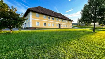 Expose Land &amp; Gut: Historischer Vierkanthof in Allein- &amp; Aussichtslage