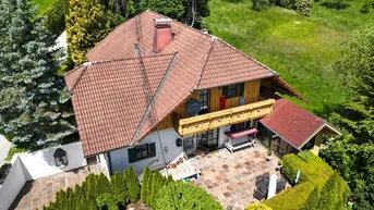 Expose Kuscheliges Landhaus mit Pool und Panoramablick!
