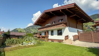 Expose Idyllisches Familienhaus in Piesendorf – Platz für zwei Generationen - Skiregion Zell am See