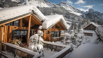 Expose CHALET MIT UMWERFENDEM CHARME - ZU FUSS ZUR SKIPISTE - EIGENNUTZUNG &amp; GÄSTEVERMIETUNG - Skiregion Dachstein West