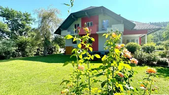 Expose Elegantes Zweifamilienhaus mit großem Garten und fabelhaftem Fernblick!