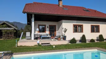 Expose Am Stadtrand von Völkermarkt! Exklusives Zweifamilienhaus mit Pool im Garten