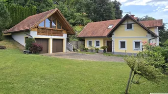 Expose Zwischen Naturidylle und Stadtnähe – Wohnhaus mit großem Garten, Doppelgarage und Atelier