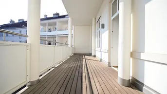 Expose sanierte Altbauwohnung mit großer Loggia nahe Rochusmarkt
