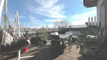 Expose Dachgeschoss mit Terrasse - Ausblick auf die Gloriette