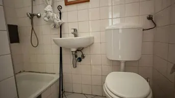 Expose kleine 1-Zimmer Altbauwohnung mit Sanierungsbedarf