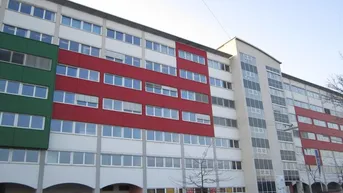Expose Attraktive Bürofläche im U6-Center nahe der U-Bahn-Station Siebenhirten zu mieten - 1230 Wien