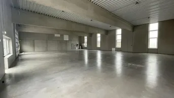 Expose Moderne 380 m² Lager-/Produktionshallen