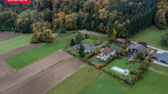 Expose Attersee: Landhaus mit Berg-Panorama und Seeblick in Naturlage