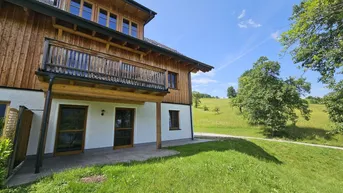 Expose Wohnen, wo andere Urlaub machen – 2-Zimmer-Traumwohnung am Attersee mit Badeplatz