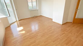 Expose 2 Zimmer Wohnung mit Balkon! Ehrendorf!