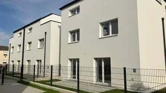 Expose Neubau - Familiendomizile mit kleinen Gärten - 1. Einheit noch Verfügbar