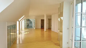 Expose Dachgeschossmaisonette ~ großer Wohnbereich und Terrasse ~ Lift in die Wohnung
