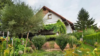 Expose Einfamilienhaus mit idyllischem Garten und Blick ins unverbaubare Grüne