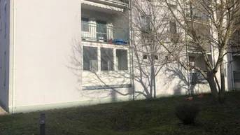 Expose ! PROVISIONSFREI ! 3 Zimmer mit Loggia und Auto-Stellplatz