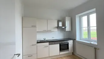 Expose 3 geräumige Zimmer, Küche mit Essplatz, Gartennutzung und PKW Stellplatz