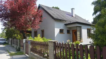 Expose Familienhit! Charmantes Einfamilienhaus mit Garten in ruhiger Wohnsiedlung in Wien.