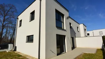 Expose Neubau! Doppelhaushälfte - 4 Zimmer, Keller, Garten, 2-KFZ-Abstellplätze in Himberg!