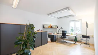 Expose Moderne Bürofläche mit Stadtblick in zentraler Lage - Miete nur 407,00 € in Schwechat!