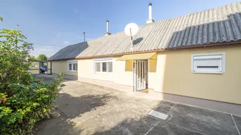 Expose ACHTUNG KAUFANBOT LIEGT VOR!!! Schwadorf - Nähe Wien | Kleines Häuschen auf großartigem 1428m² Grundstück | Bauträgergeeignet!